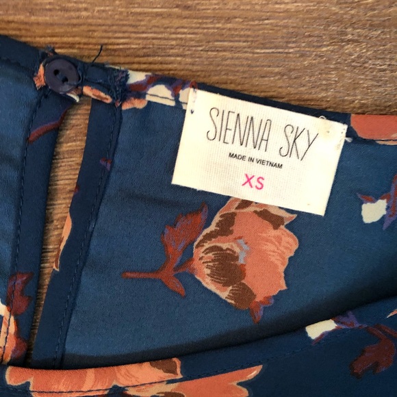 Blouse - Picture 2 of 2